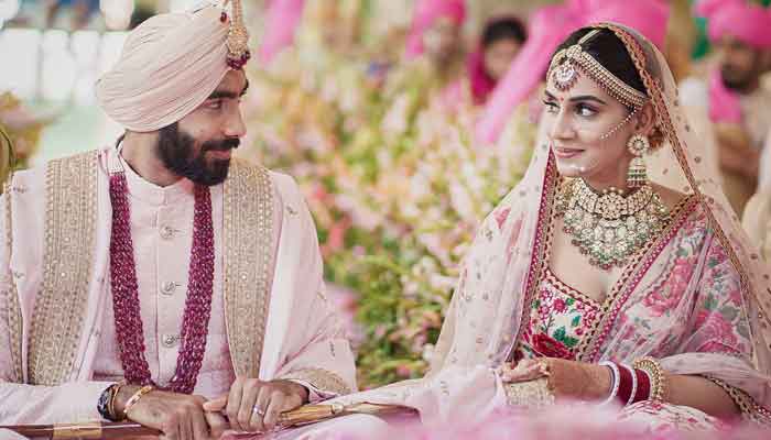 Jasprit Bumrah with wife Sanjana Ganesan. Photo: Bumrah's Twitter account